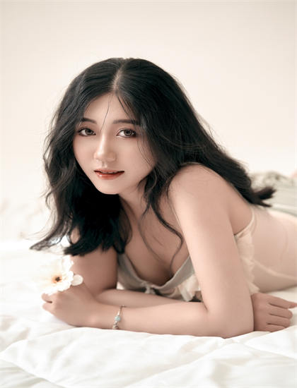 经典的《时光流逝饭菜依旧美味》象征符号：隐喻意义与文化内涵